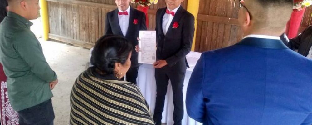 Celebran la primera boda igualitaria purépecha en Ihuatzio